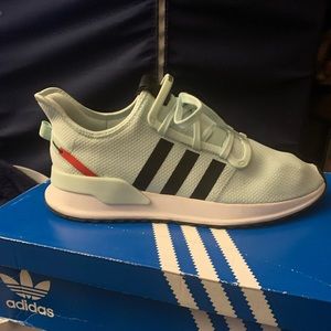 Multiple Adidas shoes 🔥🔥🔥